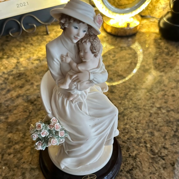 Giuseppe Armani - Florence “My Little Flower” Mother & Child Porcelain Figurine